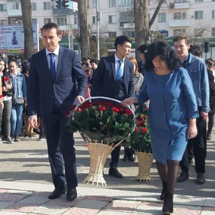 15 наурыз "Тағзым" күні аясында Ұлы Отан соғысының ардагерлеріне гүл шоқтары қойылып, құрмет көрсетілді.