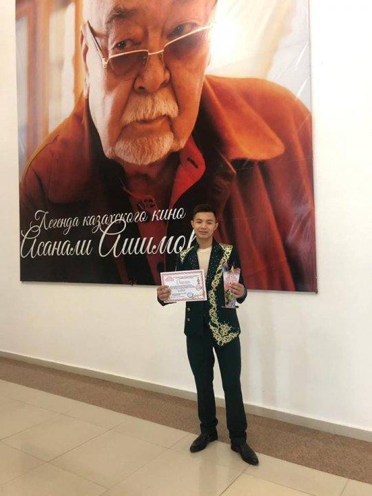 Республикалық "Жас дарын" байқауында гимназия оқушысы Нұржан Әли ән айту жанрында Бас жүлде иеленді.