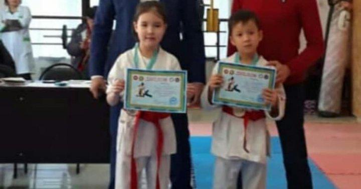 2" Б" сынып білім алушысы Мұхамедалиева Сенім MIX COMBAT күрес түрінің ГРЭППЛИНГ-ГИ бөлімінен UWW шарты бойынша балалар мен жасөспірімдер арасындағы ашық турнирде 2- орын алуымен құттықтаймыз